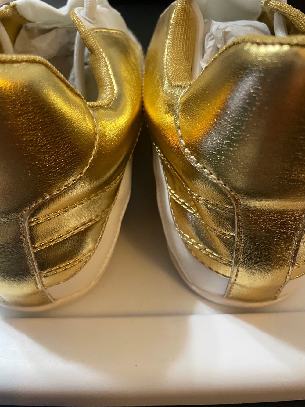 Cape Robbin Gold & white Vulay round toe Women's Athletic Sneakers NWT Sz. 9 - Picture 8 of 13